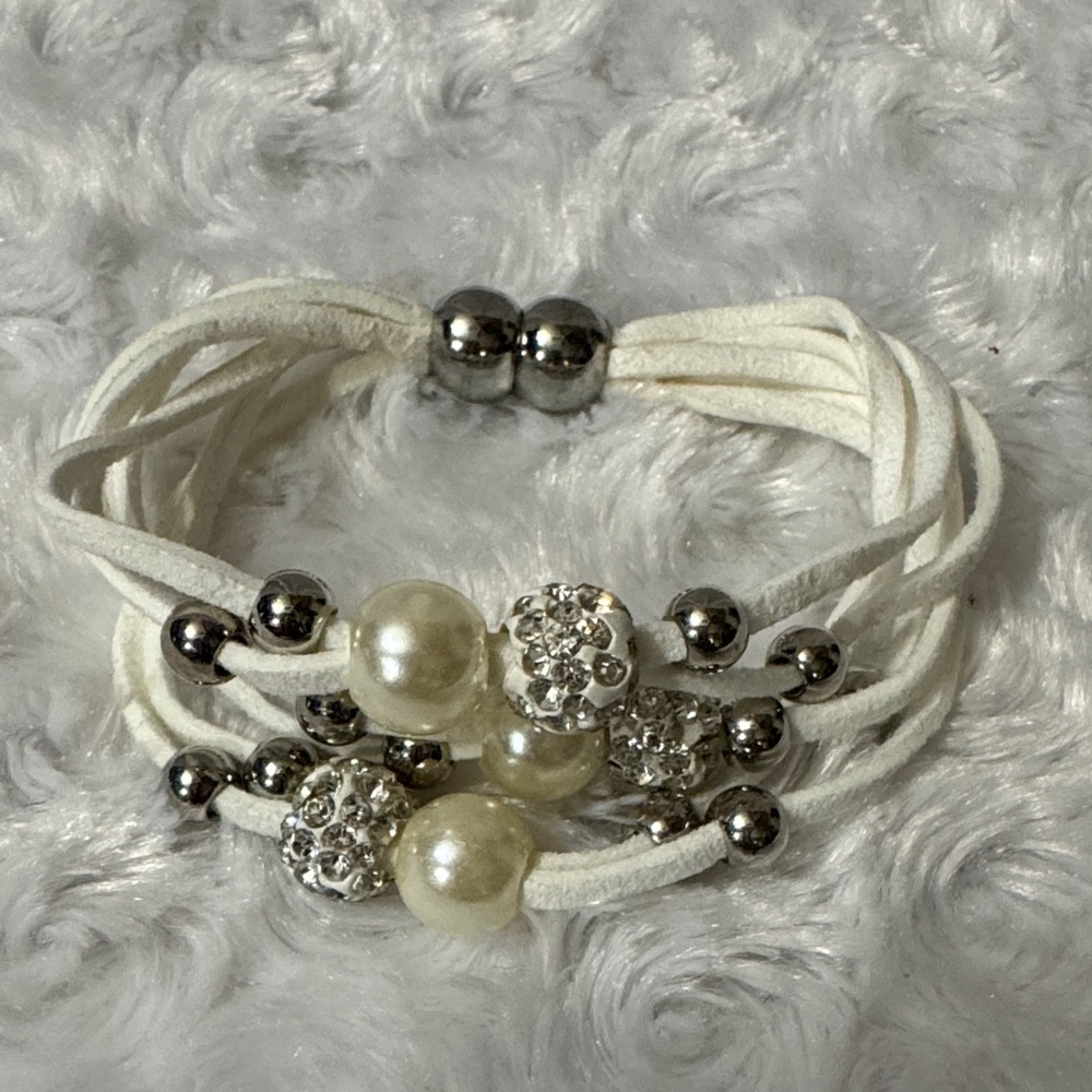 Elegant White and Silver Bracelet